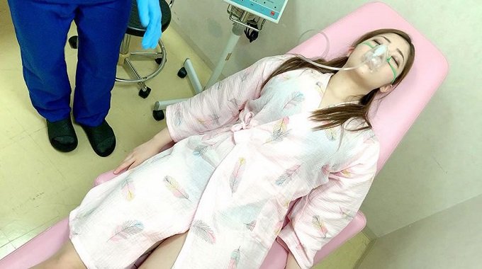 全身麻酔で眠る美人患者とヤリまくった美容外科クリニック医師 【削除注意】