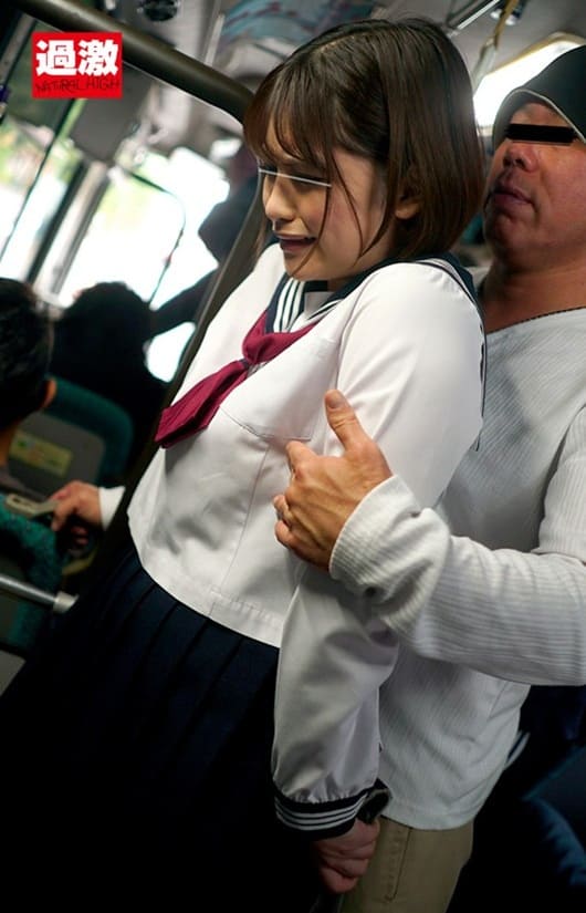 満員バスで背後から制服越しにねっとりGカップ乳揉み痴漢１８