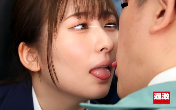 対面痴漢で何度もイカされ糸が引くほど舌を絡ませるベロキス発情娘３